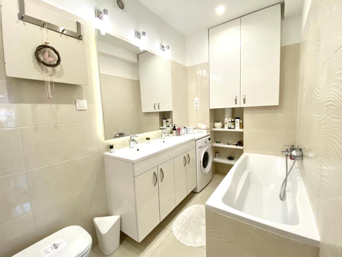 Budapest Hideout In Style With Free Parking - Luxury Apartment Exterior photo