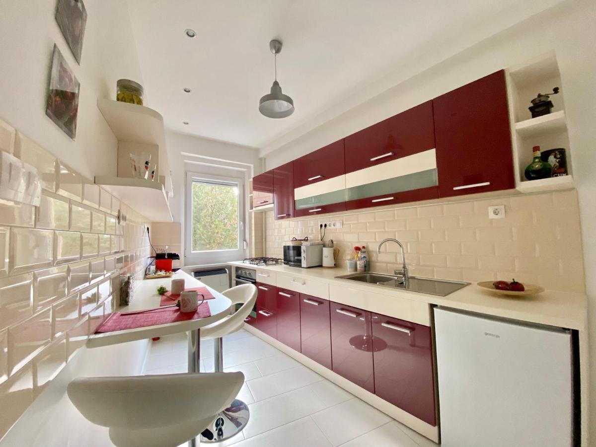 Budapest Hideout In Style With Free Parking - Luxury Apartment Exterior photo