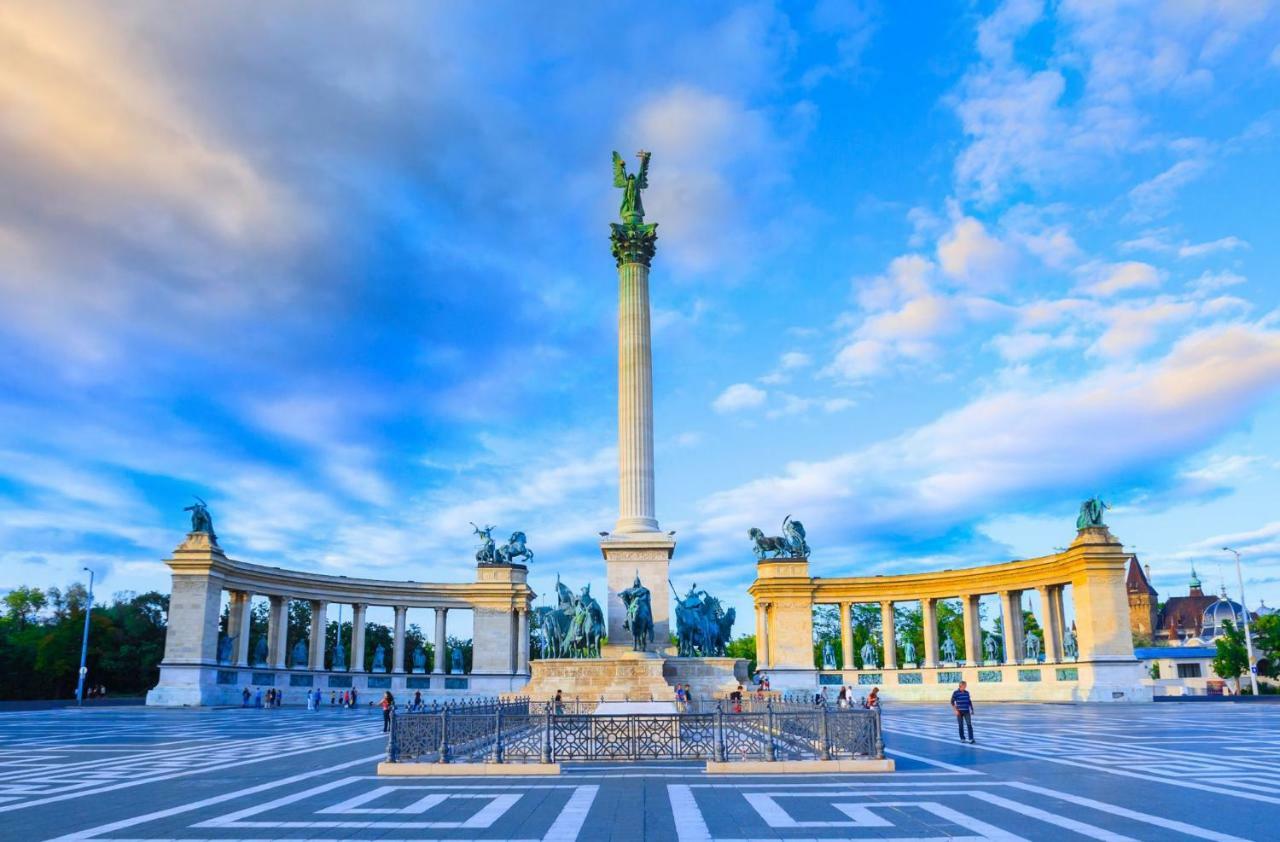Budapest Hideout In Style With Free Parking - Luxury Apartment Exterior photo